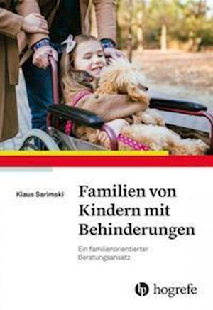 Familien von Kindern mit Behinderungen - Klaus Sarimski - Books - Hogrefe Verlag GmbH + Co. - 9783801730369 - July 12, 2021