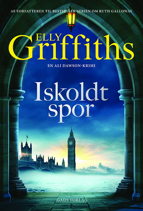 Cover for Elly Griffiths · En Ali Dawson-krimi: Iskoldt spor (Taschenbuch) [1. Ausgabe] (2025)