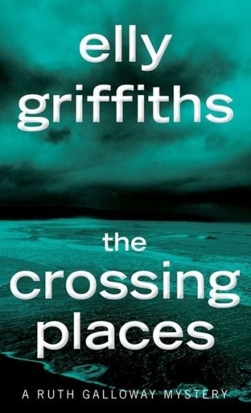 Cover for Elly Griffiths · The Crossing Places: The First Ruth Galloway Mystery: An Edgar Award Winner - Ruth Galloway Mysteries (Paperback Book) (2019)