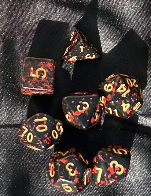 DCC RPG Dice: Bloody Kith Horde - Harley Stroh - Książki - Goodman Games - 9781961756373 - 29 października 2024