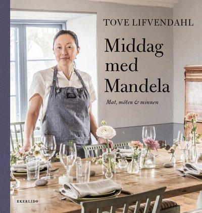 Cover for Tove Lifvendahl · Middag med Mandela : möten, minnen &amp; recept (Indbundet Bog) (2019)