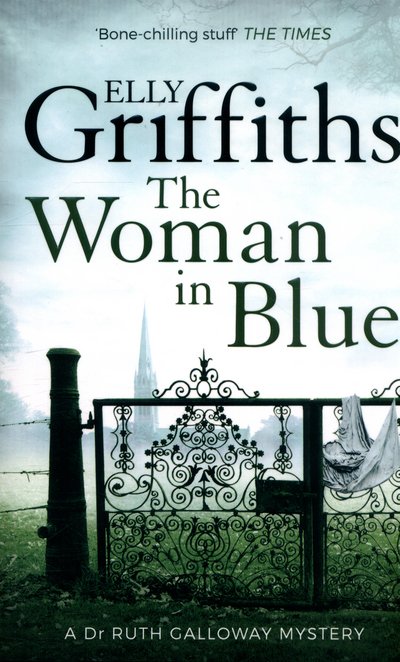 Cover for Elly Griffiths · The Woman In Blue: The Dr Ruth Galloway Mysteries 8 - The Dr Ruth Galloway Mysteries (Pocketbok) (2016)