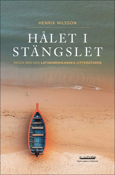 Cover for Henrik Nilsson · Hålet i stängslet : Resor med den latinamerikanska litteraturen (Paperback Book) (2024)