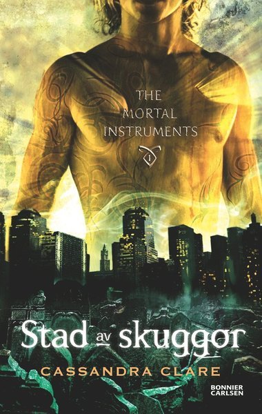 Cover for Cassandra Clare · The Mortal Instruments: Stad av skuggor (Bog) (2015)
