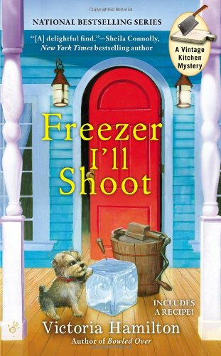 Freezer I'll Shoot (A Vintage Kitchen Mystery) - Victoria Hamilton - Books - Berkley - 9780425252376 - November 5, 2013