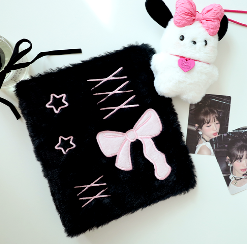 Cover for Fur Binder Photocard Holder Album (Photocard Holder) [Black Fur with Pink embroidery edition] (2025)