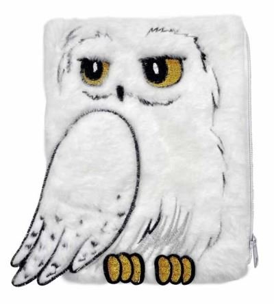 Cover for Insight Editions · Harry Potter: Hedwig Plush Accessory Pouch (Drucksachen) (2024)