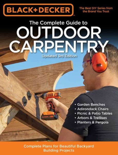 Black & Decker The Complete Guide to Outdoor Carpentry Updated 3rd Edition: Complete Plans for Beautiful Backyard Building Projects - Black & Decker Complete Guide - Editors of Cool Springs Press - Books - Cool Springs Press - 9780760365380 - June 4, 2019