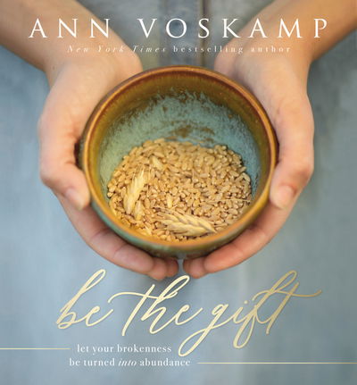 Cover for Ann Voskamp · Be the Gift: Let Your Broken Be Turned into Abundance (Hardcover bog) (2017)