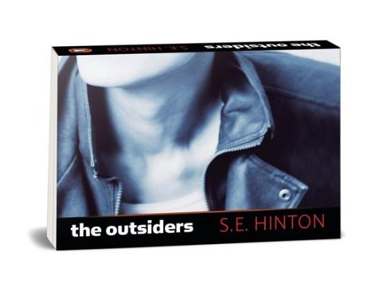 Penguin Minis: The Outsiders - S. E. Hinton - Bøger - Penguin Young Readers Group - 9780593114384 - 30. juli 2019