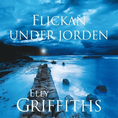 Cover for Elly Griffiths · Ruth Galloway: Flickan under jorden (Lydbog (MP3)) (2018)