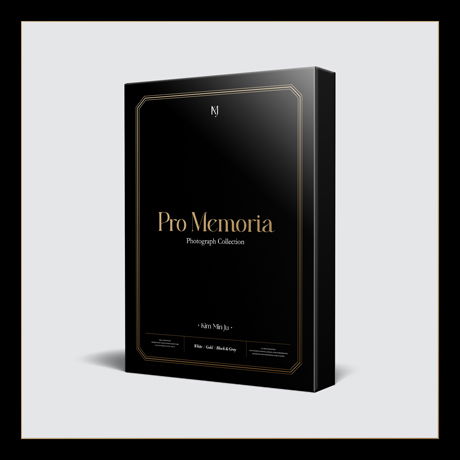 1ST PHOTOBOOK [PRO MEMORIA] : LIMITED EDITION - KIM MIN JU - Kirjat -  - 8804775250385 - torstai 20. tammikuuta 2022