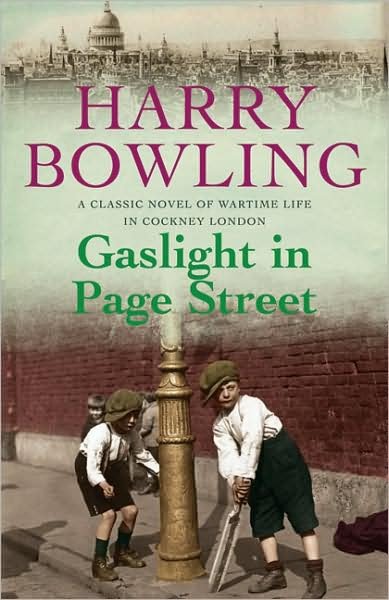 Gaslight in Page Street: A compelling saga of community, war and suffragettes (Tanner Trilogy Book 1) - Harry Bowling - Bücher - Headline Publishing Group - 9780755340385 - 19. März 2009