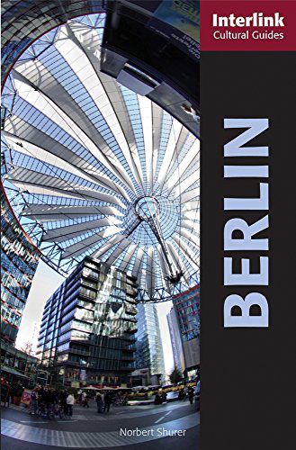 Berlin: a Cultural Guide (Interlink Cultural Guides) - Norbert Schurer - Książki - Interlink Pub Group - 9781566569385 - 1 września 2014