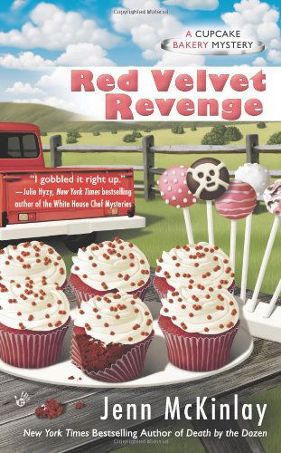 Cover for Jenn Mckinlay · Red Velvet Revenge (Cupcake Bakery Mystery) (Paperback Bog) (2012)