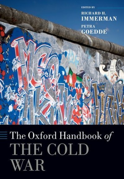 Cover for The Oxford Handbook of the Cold War - Oxford Handbooks (Paperback Bog) (2016)