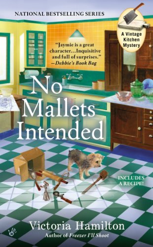 Cover for Victoria Hamilton · No Mallets Intended - A Vintage Kitchen Mystery (Pocketbok) (2014)