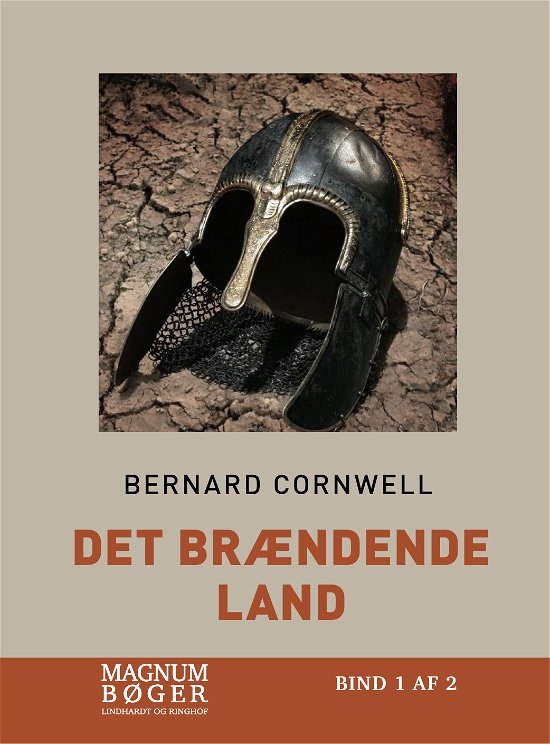 Cover for Bernard Cornwell · Det brændende land (Storskrift) (Heftet bok) [5. utgave] (2018)
