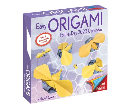 Easy Origami 2023 Fold-A-Day Calendar - Jeff Cole - Gadżety - Andrews McMeel Publishing - 9781524873400 - 6 września 2022