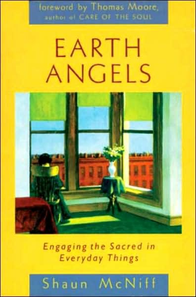 Earth Angels: Engaging the Sacred in Everyday Things - Shaun Mcniff - Książki - Shambhala - 9781570626401 - 1 maja 2001