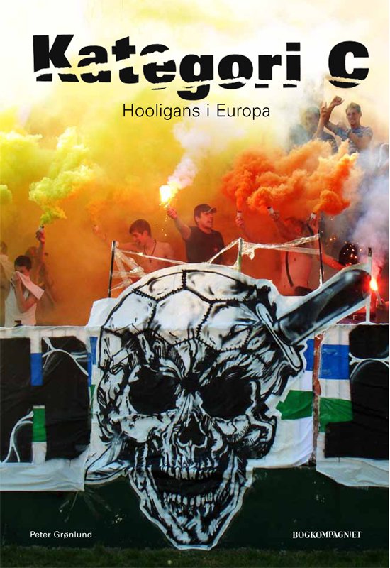 Kategori C - hooligans i Europa - Peter Grønlund - Bøger - Bogkompagniet - 9788792294401 - 24. marts 2011