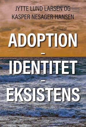 Cover for Jytte Lund Larsen og Kasper Nesager-Hansen · Adoption - Identitet - Eksistens (Taschenbuch) [1. Ausgabe] (2023)