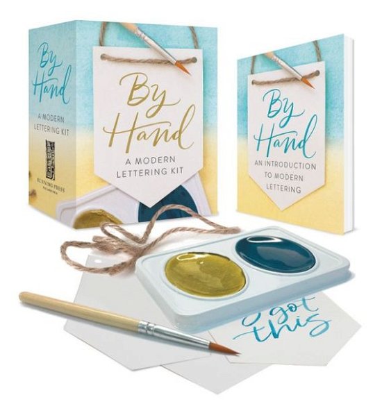 By Hand: A Modern Lettering Kit - Nicole Miyuki Santo - Livros - Running Press - 9780762463404 - 12 de abril de 2018