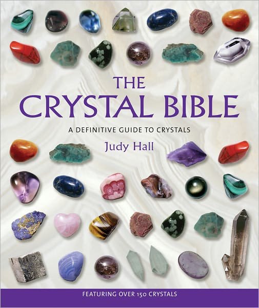 The Crystal Bible - Judy Hall - Kirjat - Walking Stick Press - 9781582972404 - sunnuntai 11. toukokuuta 2003