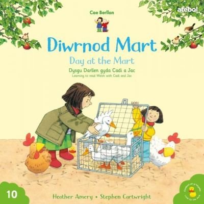 Cover for Heather Amery · Cyfres Cae Berllan: Diwrnod Mart / Day at the Mart (Paperback Bog) [Bilingual edition] (2022)