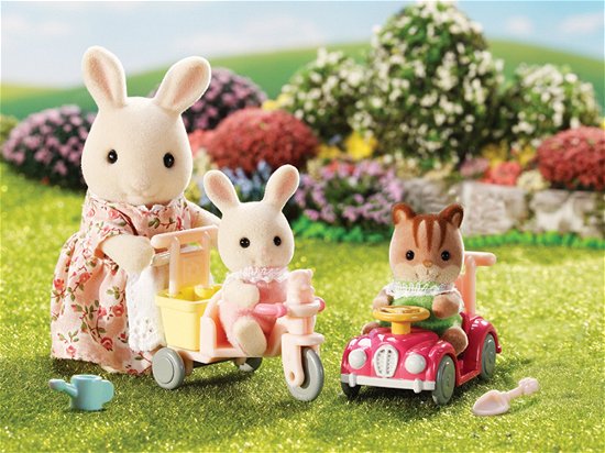 Cover for Sylvanian Families · Sylvanian Families - Rijdend Speelgoed (Toys) (2018)