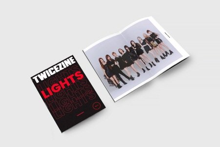 Twicezine (Twicelights) - Twice - Kirjat - JYP ENTERTAINMENT - 8809634266408 - maanantai 29. heinäkuuta 2019