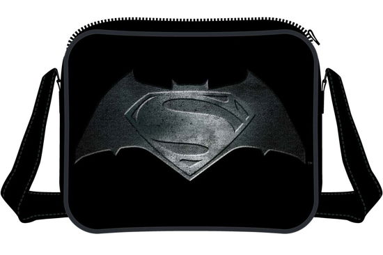 Cover for Dc Comics: Batman V Superman · Dc Comics: Batman V Superman - Steel Print Logo Messenger Bag Black (Borsa A Tracolla) (Legetøj)