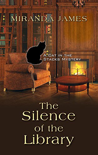 Cover for Miranda James · The Silence of the Library (Wheeler Large Print Cozy Mystery) (Paperback Book) [Lrg edition] (2014)