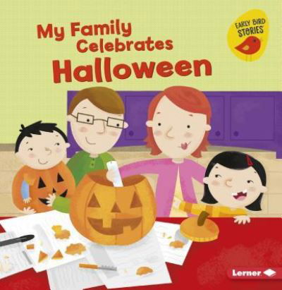 My Family Celebrates Halloween - Lisa Bullard - Livros - Lerner Publishing Group - 9781541527409 - 1 de agosto de 2018