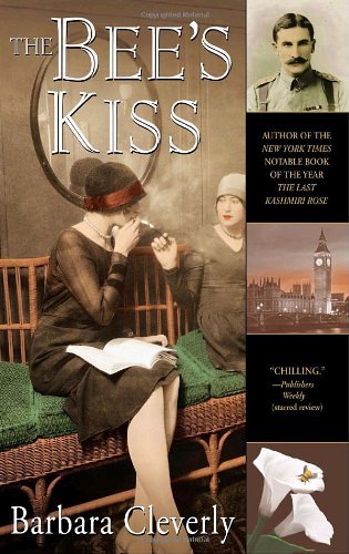 Cover for Barbara Cleverly · The Bee's Kiss (Joe Sandilands Murder Mysteries) (Paperback Book) [Reprint edition] (2007)