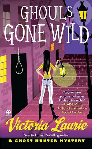 Cover for Victoria Laurie · Ghouls Gone Wild: A Ghost Hunter Mystery - Ghost Hunter Mystery (Paperback Book) (2010)