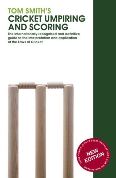 Tom Smith's Cricket Umpiring And Scoring: Laws of Cricket (2000 Code 4th Edition 2010) - Tom Smith - Kirjat - Orion Publishing Co - 9780297866411 - torstai 25. elokuuta 2011