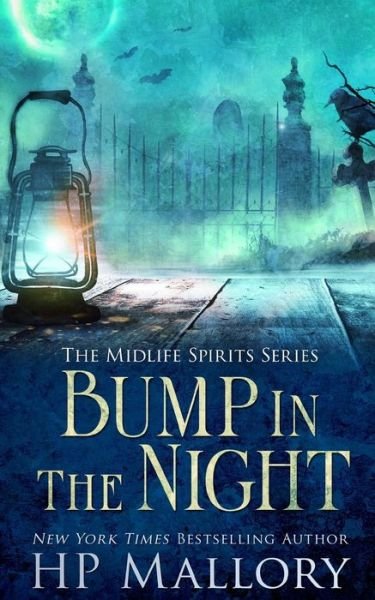 Bump In The Night: A Paranormal Women's Fiction Novel - Midlife Spirits - H P Mallory - Kirjat - Independently Published - 9798518637412 - torstai 10. kesäkuuta 2021