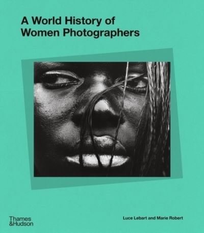 Cover for A World History of Women Photographers (Hardcover bog) (2022)