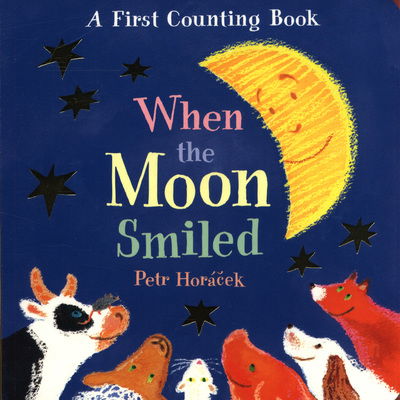 When the Moon Smiled: A First Counting Book - Petr Horacek - Kirjat - Walker Books Ltd - 9781406382419 - torstai 5. heinäkuuta 2018