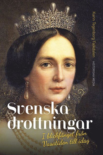 Svenska drottningar : i blickfånget från Vasatiden till idag - Tegenborg Falkdalen Karin - Bøker - Historiska Media - 9789175455419 - 10. august 2020