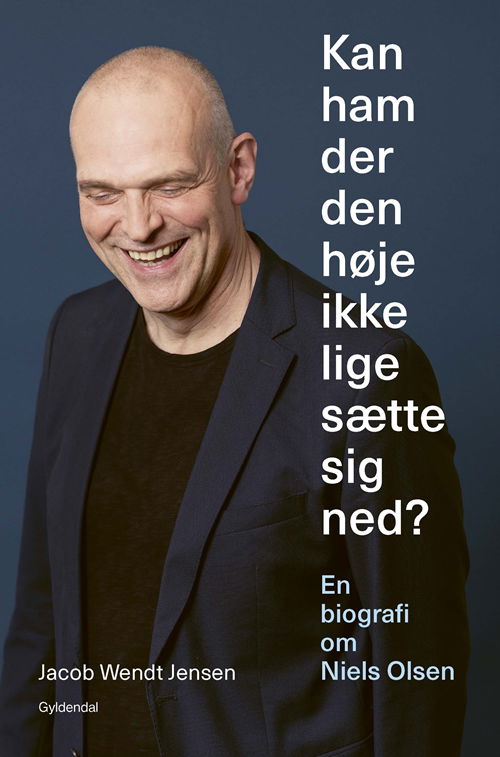 Kan ham der den høje ikke lige sætte sig ned? - Jacob Wendt Jensen - Bücher - Gyldendal - 9788702285420 - 27. Februar 2020