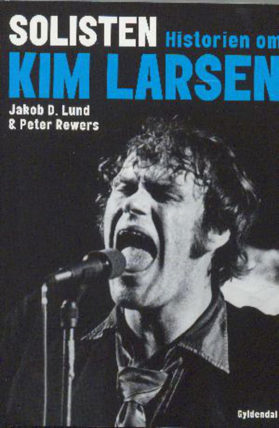 Solisten - Historien Om Kim Larsen - Jakob Damgaard Lund & Peter Rewers - Bøger - Gyldendal - 9788702200423 - 1. juni 2016