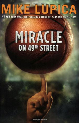 Miracle on 49th Street - Mike Lupica - Książki - Puffin - 9780142409428 - 4 października 2007