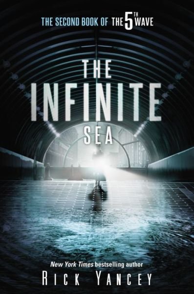 Cover for Rick Yancey · The Infinite Sea: the Second Book of the 5th Wave (Innbunden bok) (2014)