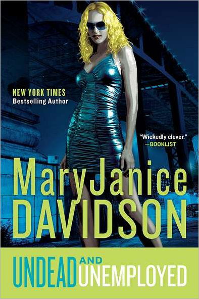 Cover for Maryjanice Davidson · Undead and Unemployed (Undead / Queen Betsy) (Paperback Book) [Reissue edition] (2011)
