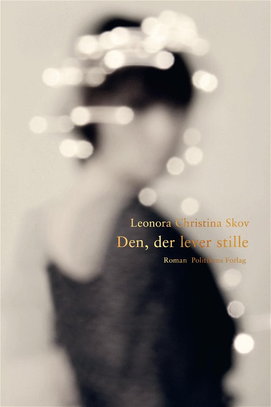 Cover for Leonora Christina Skov · Den der lever stille (Heftet bok) [2. utgave] (2018)