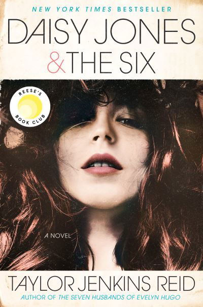 Cover for Taylor Jenkins Reid · Daisy Jones &amp; The Six (TV Tie-in Edition): A Novel (Paperback Bog) [Tv Tie-in edition] (2023)