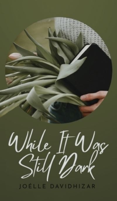 While It Was Still Dark - JoÃ©lle Davidhizar - Books - Kharis publishing - 9781637460429 - January 30, 2021