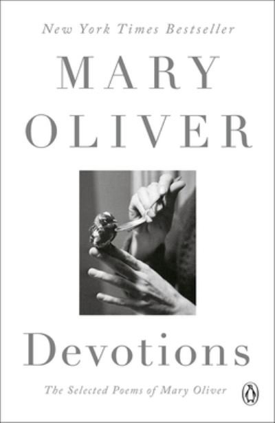 Cover for Mary Oliver · Devotions (Innbunden bok) (2019)